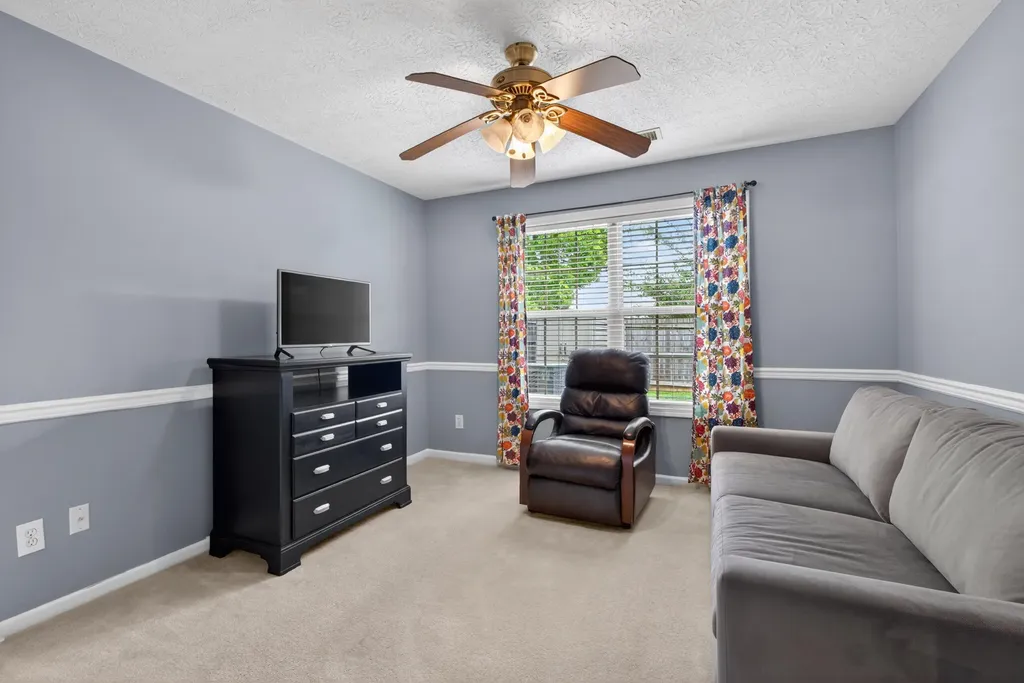 2957 Sandersville Road Lexington KY 40511