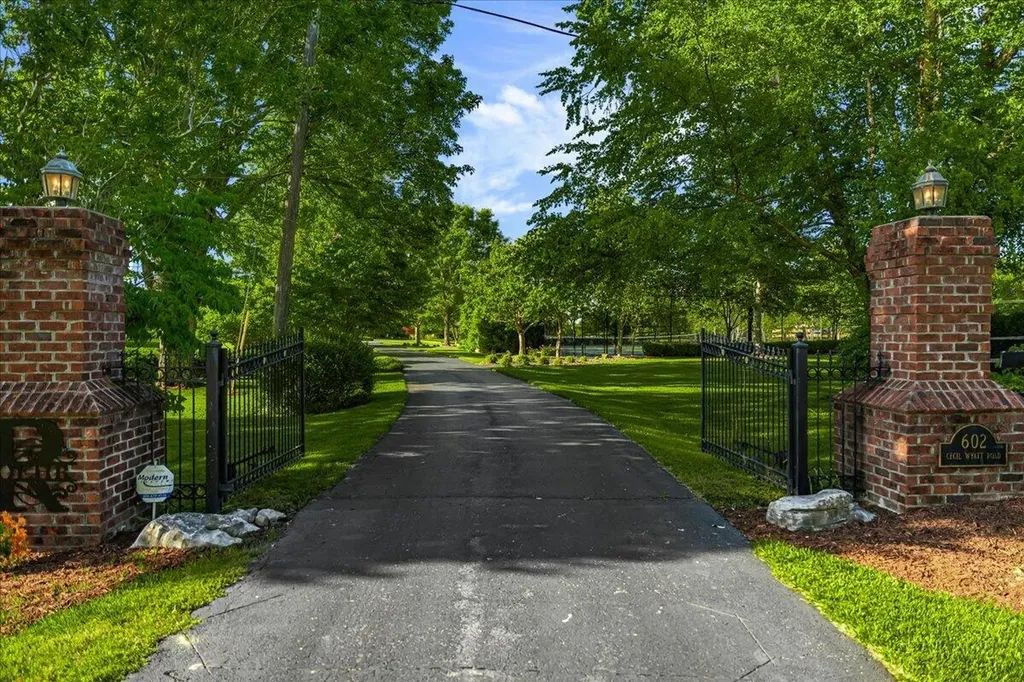 602 Cecil Wyatt Road Corbin KY 40701
