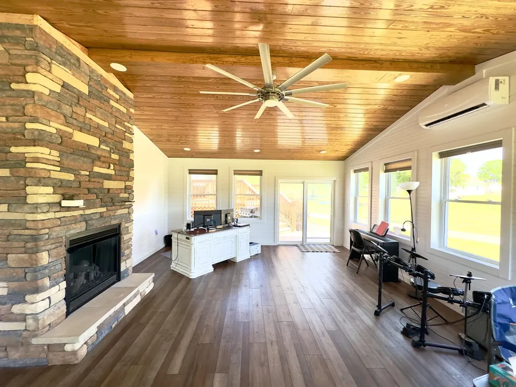 250 Peters Road Mckee KY 40447