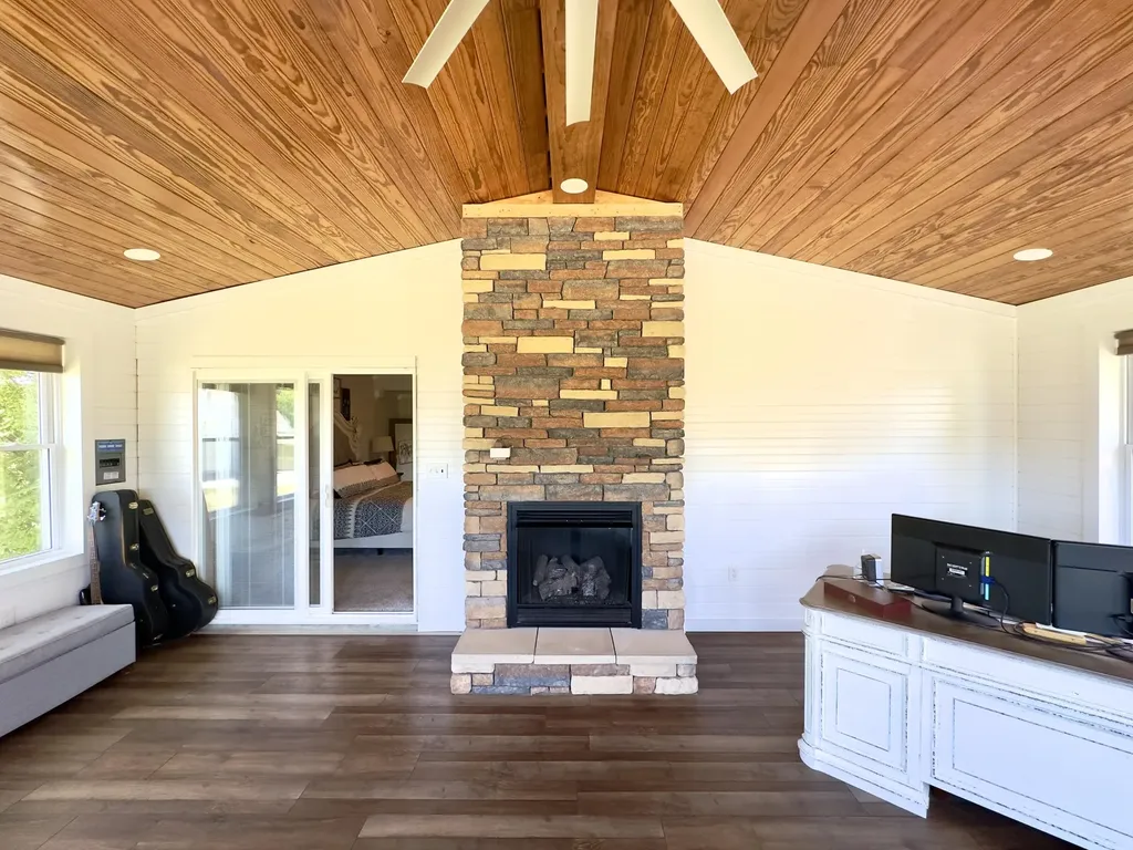 250 Peters Road Mckee KY 40447
