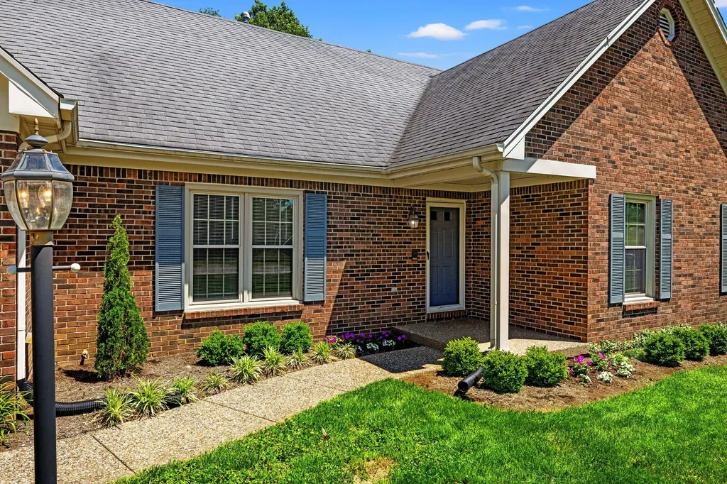 115 S Hill Road Versailles KY 40383