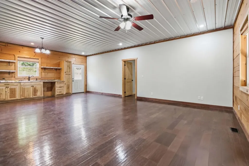 196 Cecil Smith Road Hustonville KY 40437