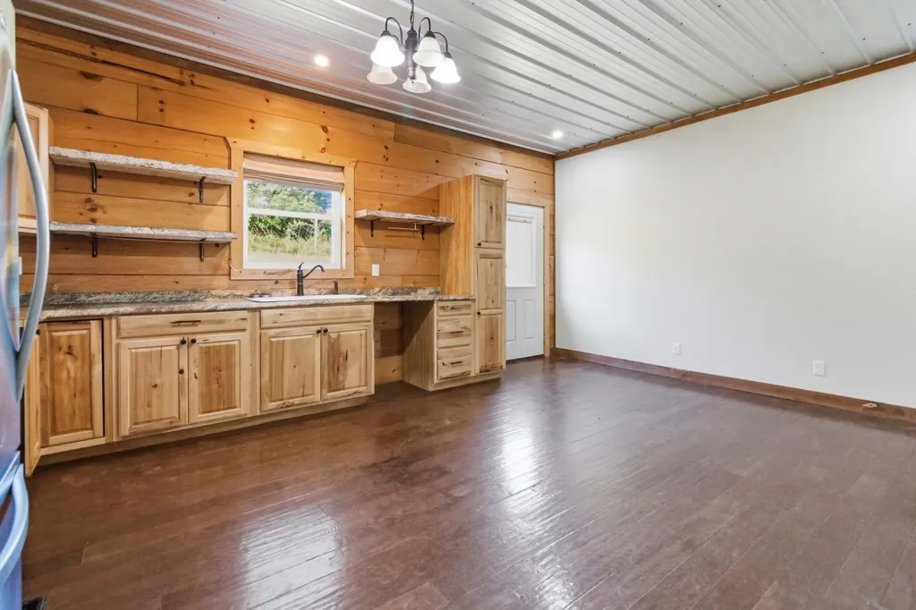 196 Cecil Smith Road Hustonville KY 40437