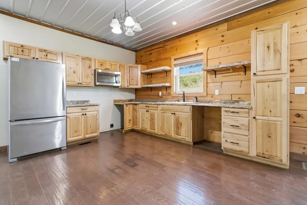 196 Cecil Smith Road Hustonville KY 40437