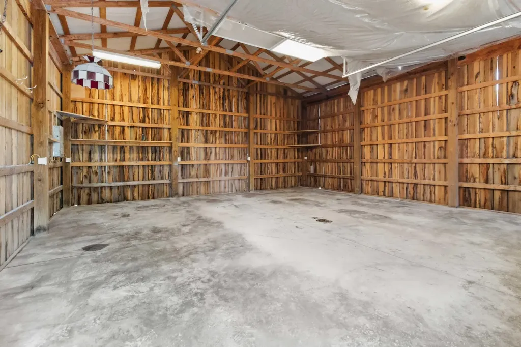 196 Cecil Smith Road Hustonville KY 40437