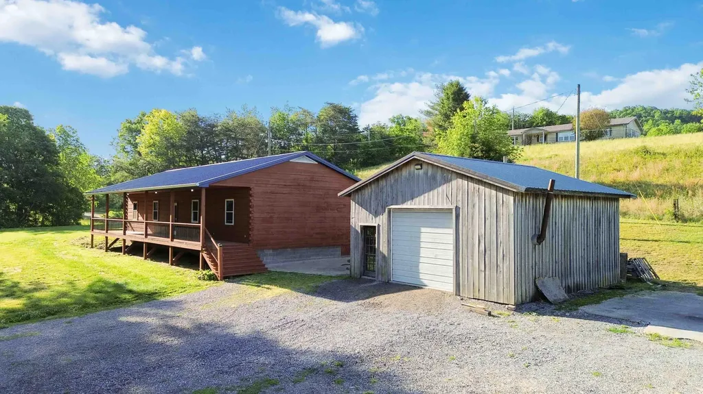 196 Cecil Smith Road Hustonville KY 40437