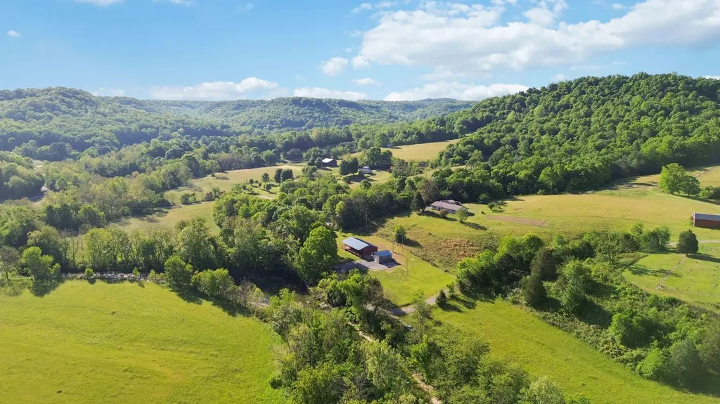 196 Cecil Smith Road Hustonville KY 40437