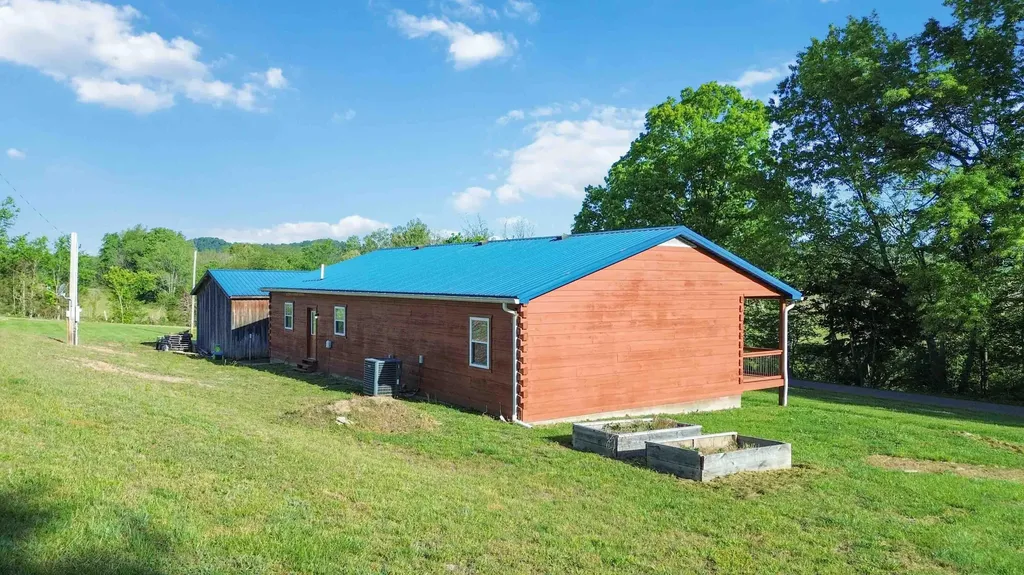196 Cecil Smith Road Hustonville KY 40437