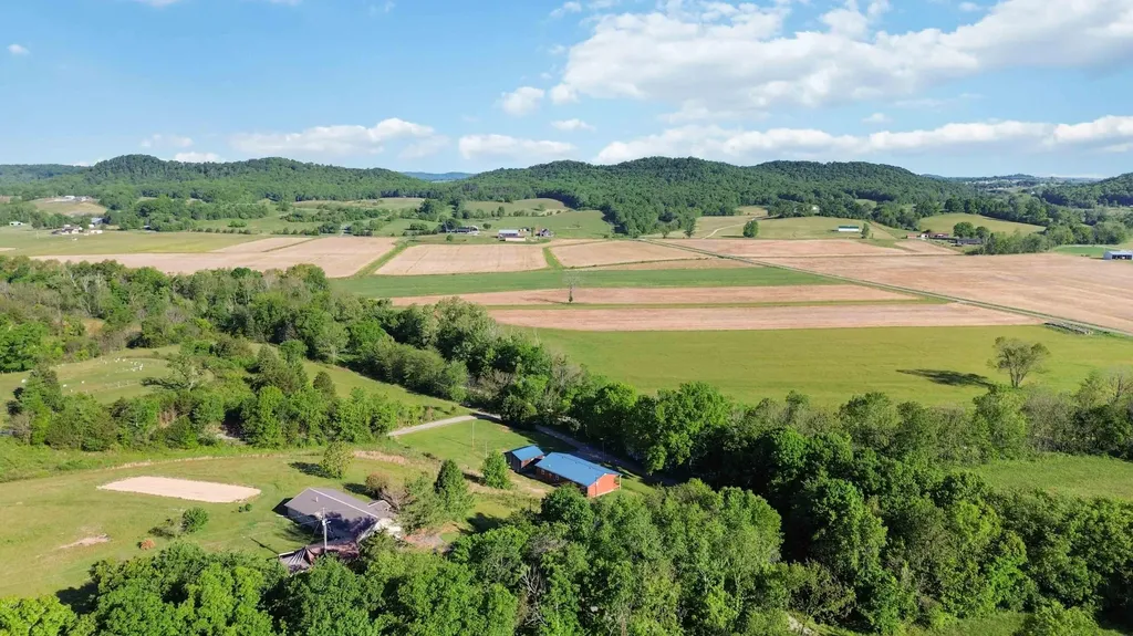 196 Cecil Smith Road Hustonville KY 40437