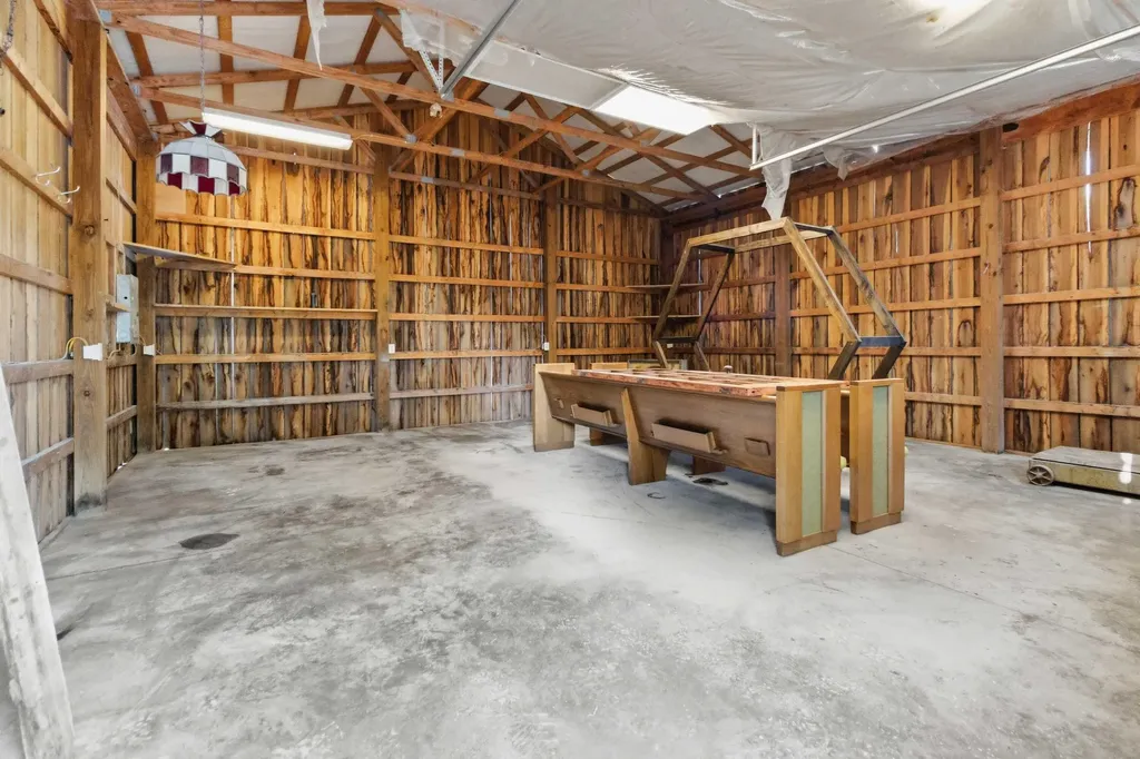 196 Cecil Smith Road Hustonville KY 40437