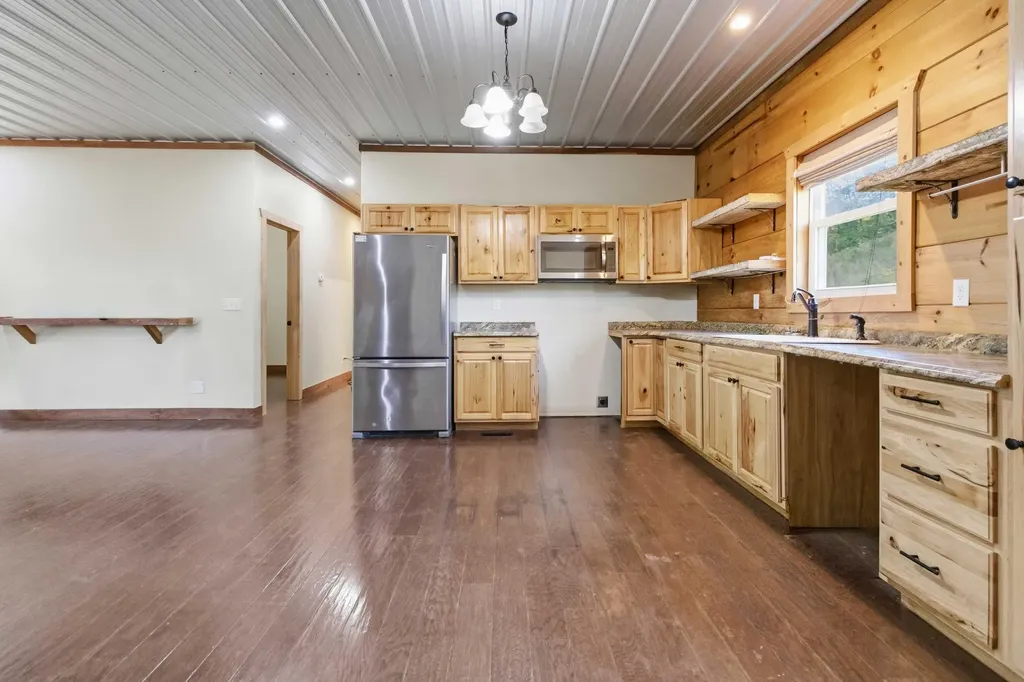 196 Cecil Smith Road Hustonville KY 40437