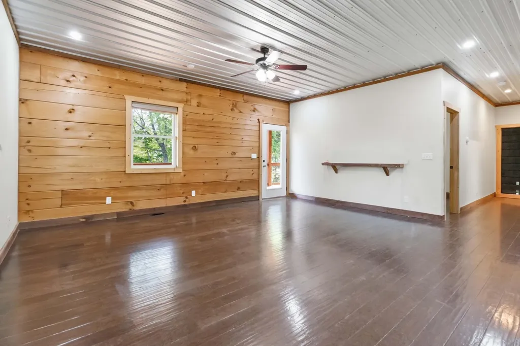 196 Cecil Smith Road Hustonville KY 40437