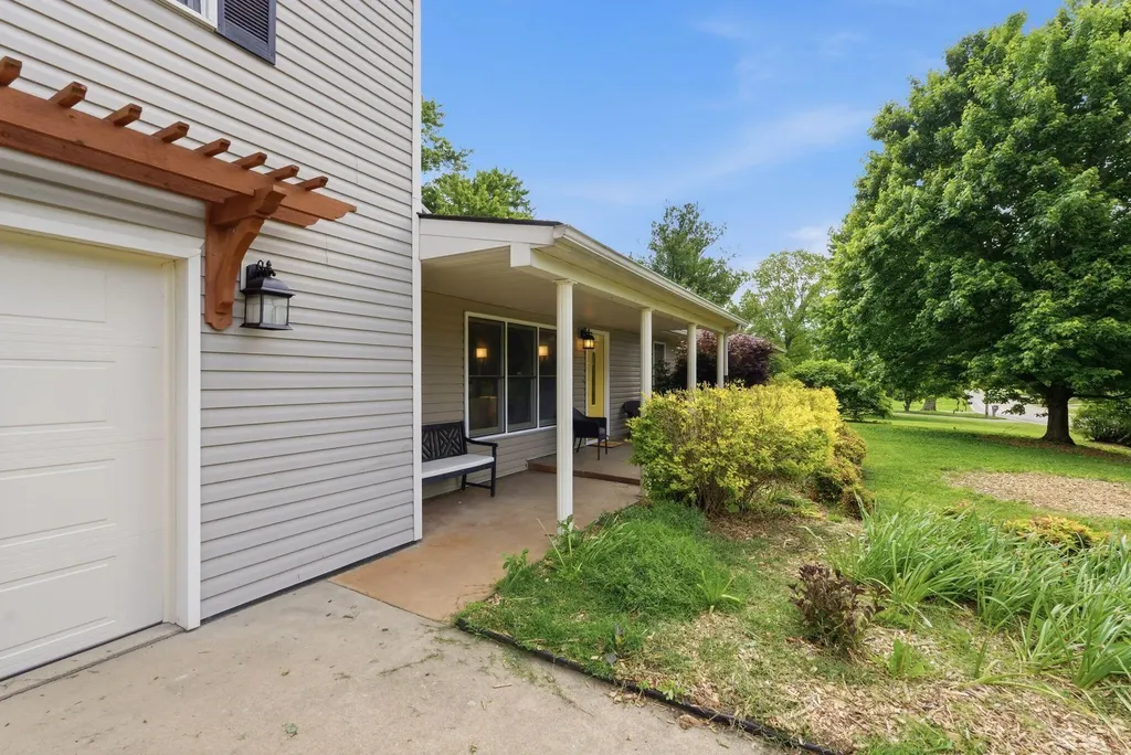 3028 Arrowhead Drive Lexington KY 40503
