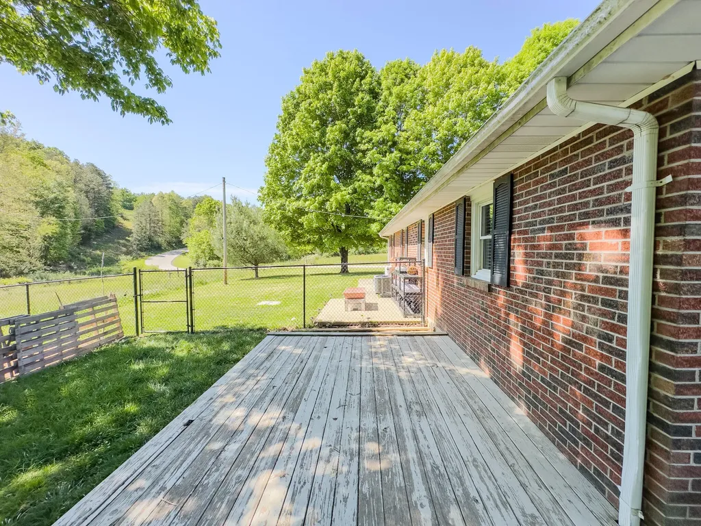 2481 Mccammon Ridge Road Mckee KY 40447