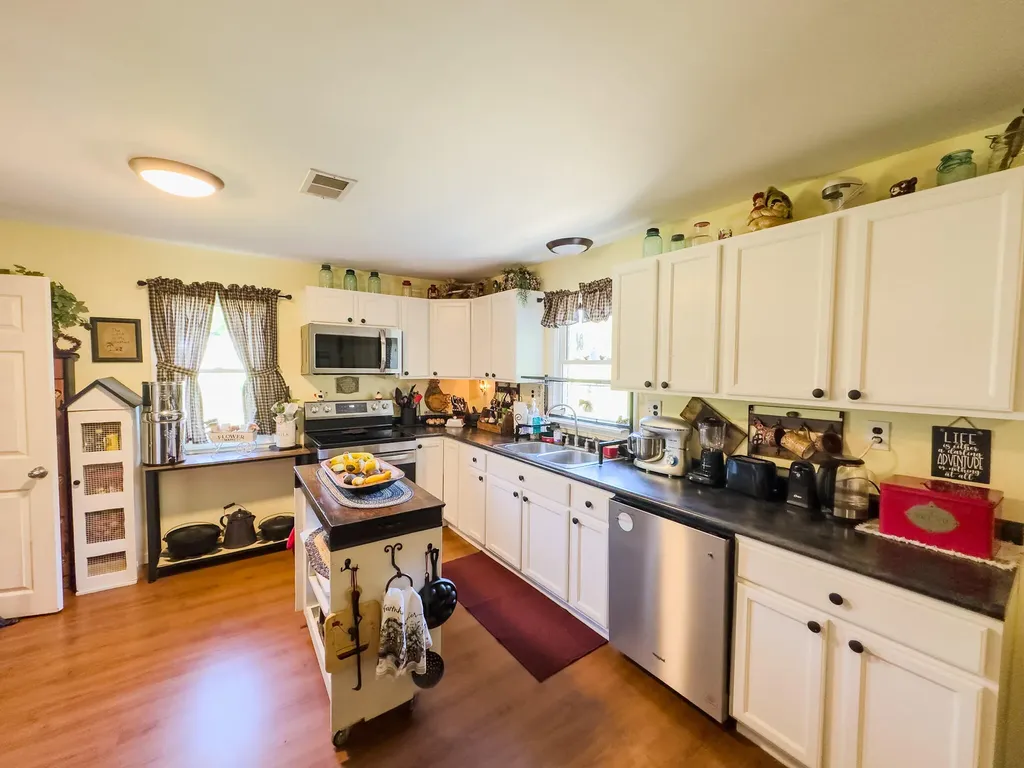 2481 Mccammon Ridge Road Mckee KY 40447