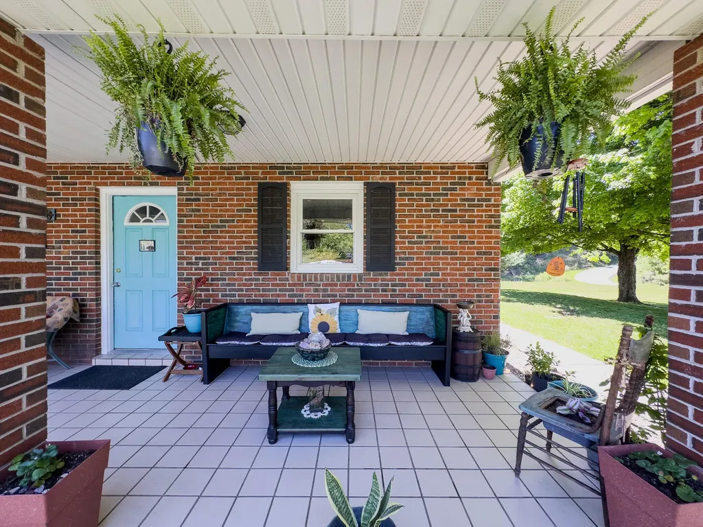 2481 Mccammon Ridge Road Mckee KY 40447