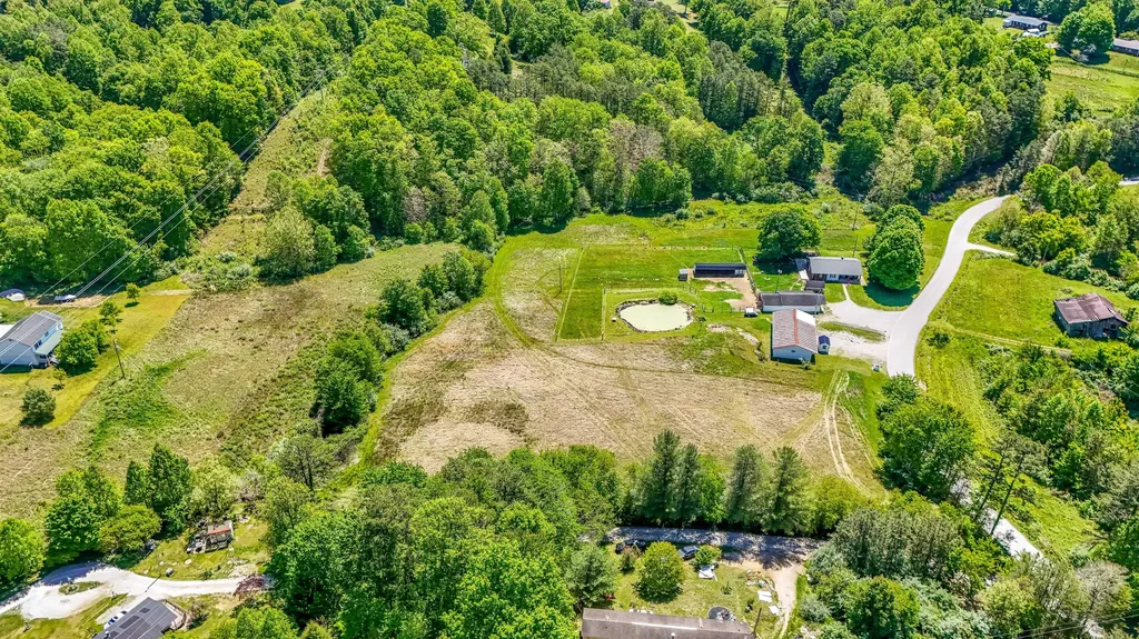 2481 Mccammon Ridge Road Mckee KY 40447