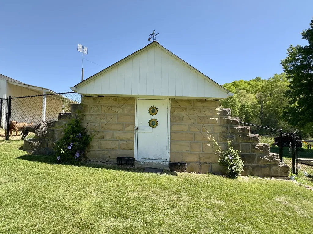 2481 Mccammon Ridge Road Mckee KY 40447