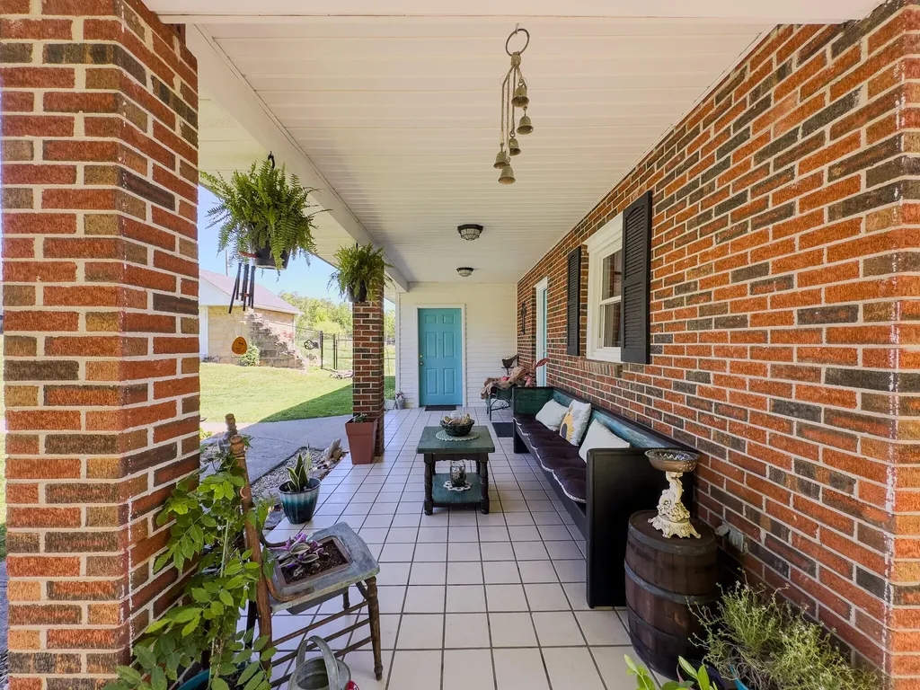 2481 Mccammon Ridge Road Mckee KY 40447