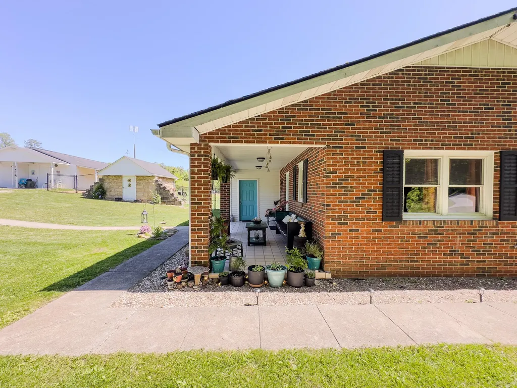 2481 Mccammon Ridge Road Mckee KY 40447