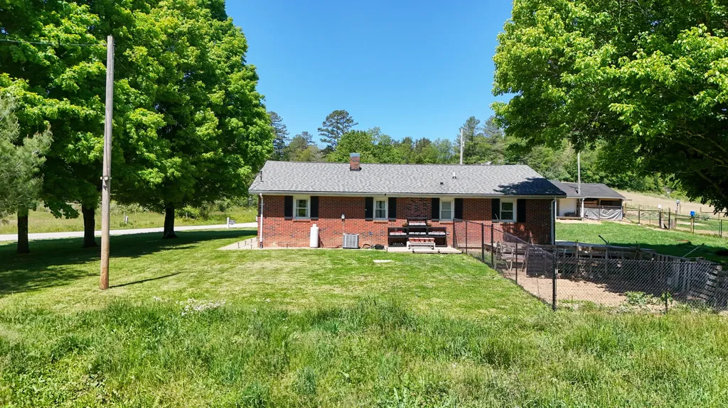 2481 Mccammon Ridge Road Mckee KY 40447
