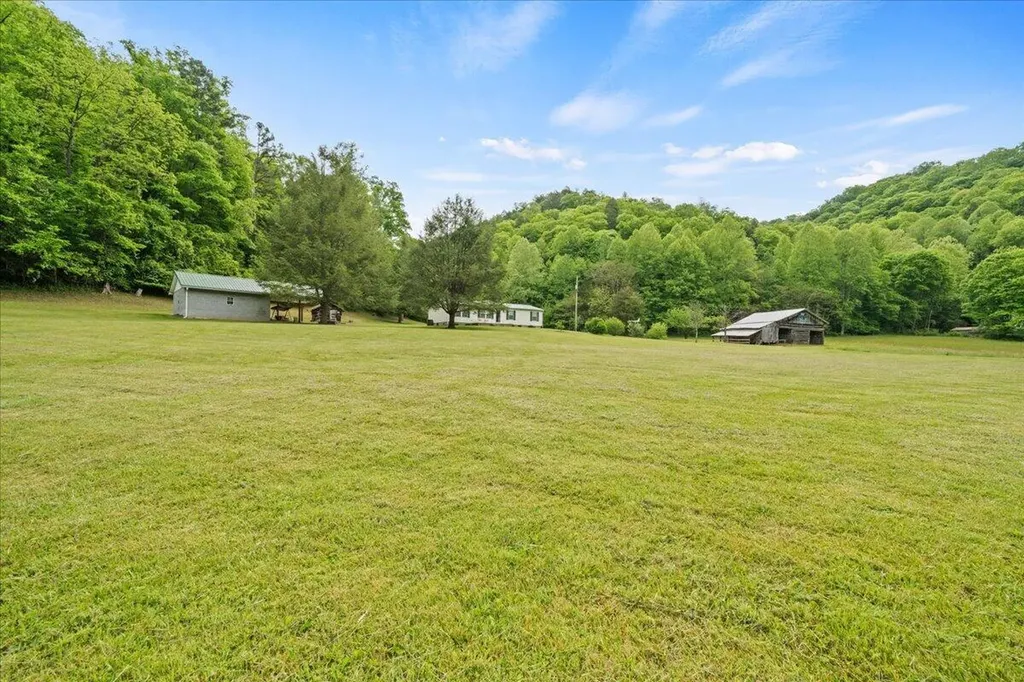 1775 Kingdom Come Creek Road Whitesburg KY 41858