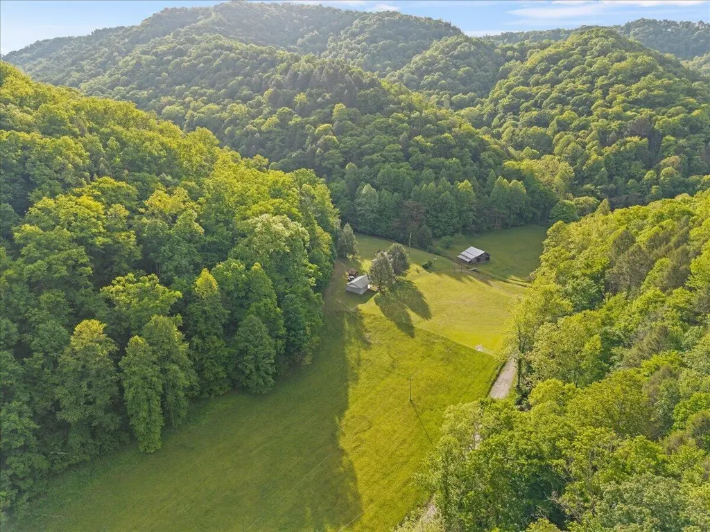 1775 Kingdom Come Creek Road Whitesburg KY 41858