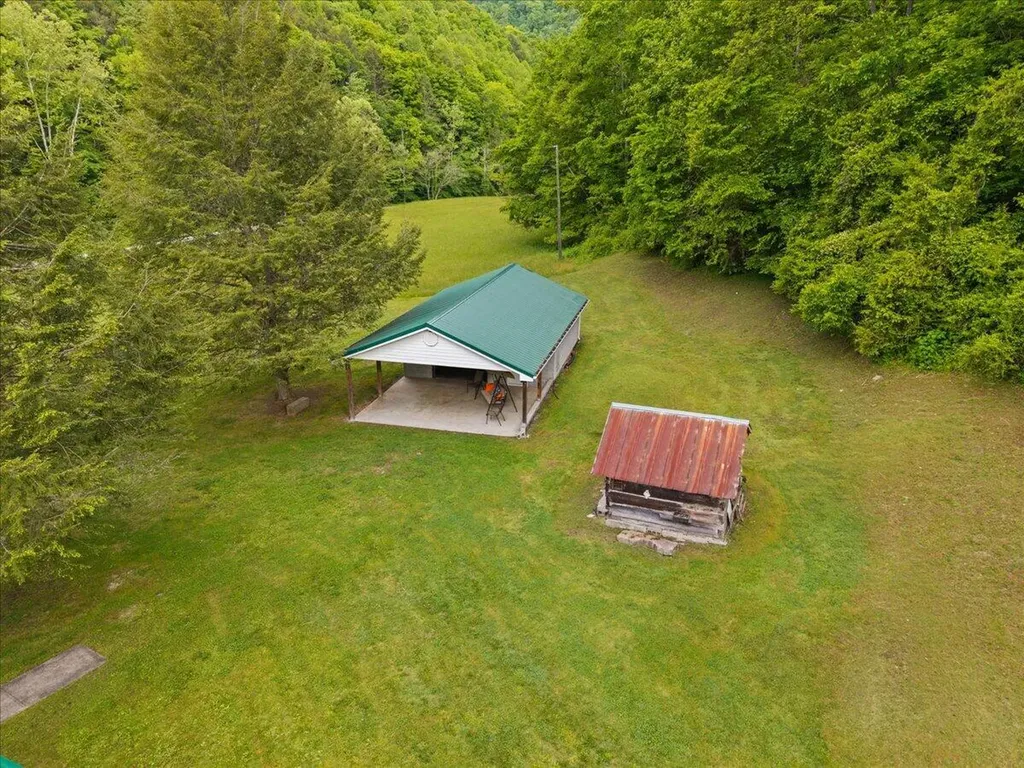 1775 Kingdom Come Creek Road Whitesburg KY 41858