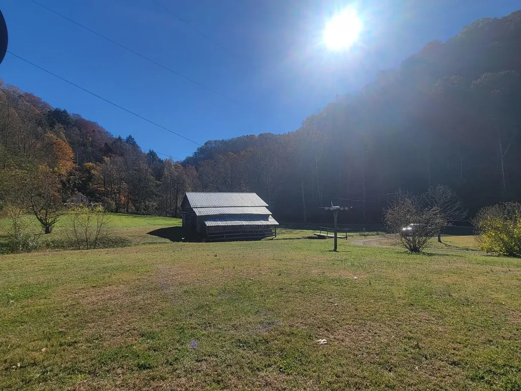 1775 Kingdom Come Creek Road Whitesburg KY 41858
