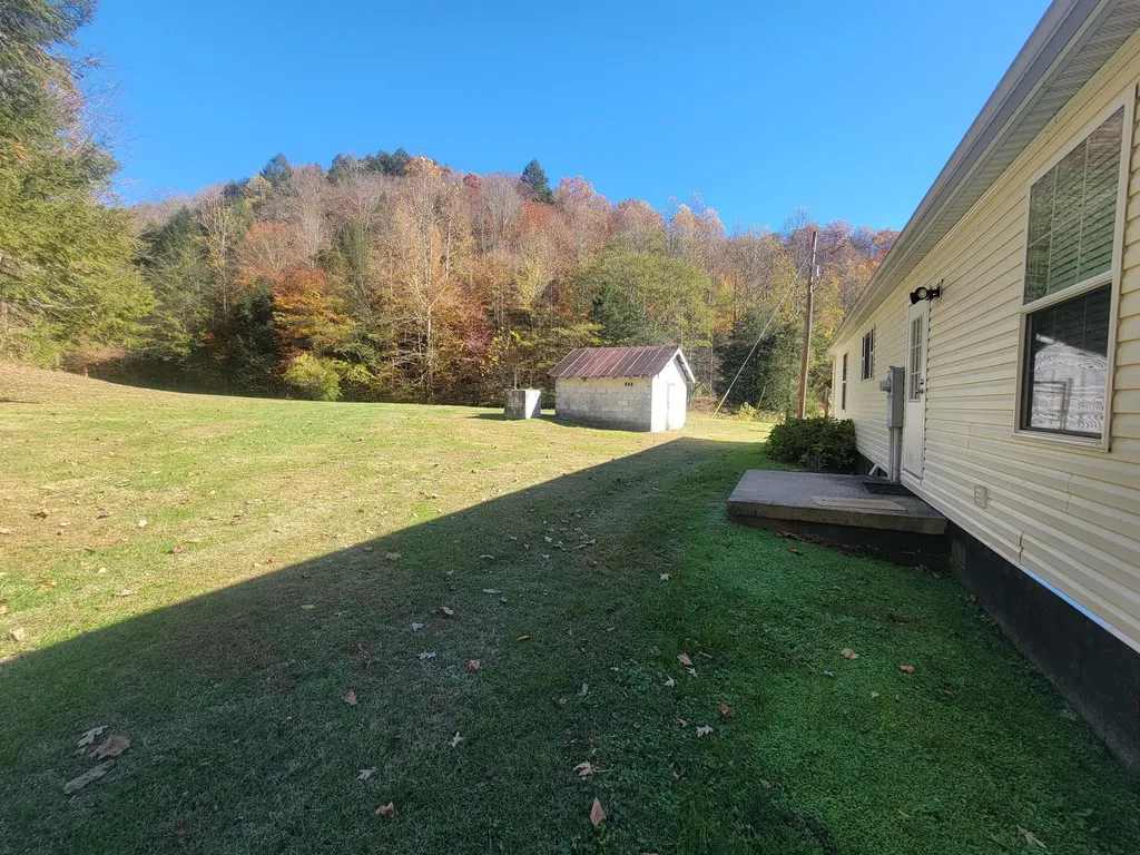1775 Kingdom Come Creek Road Whitesburg KY 41858