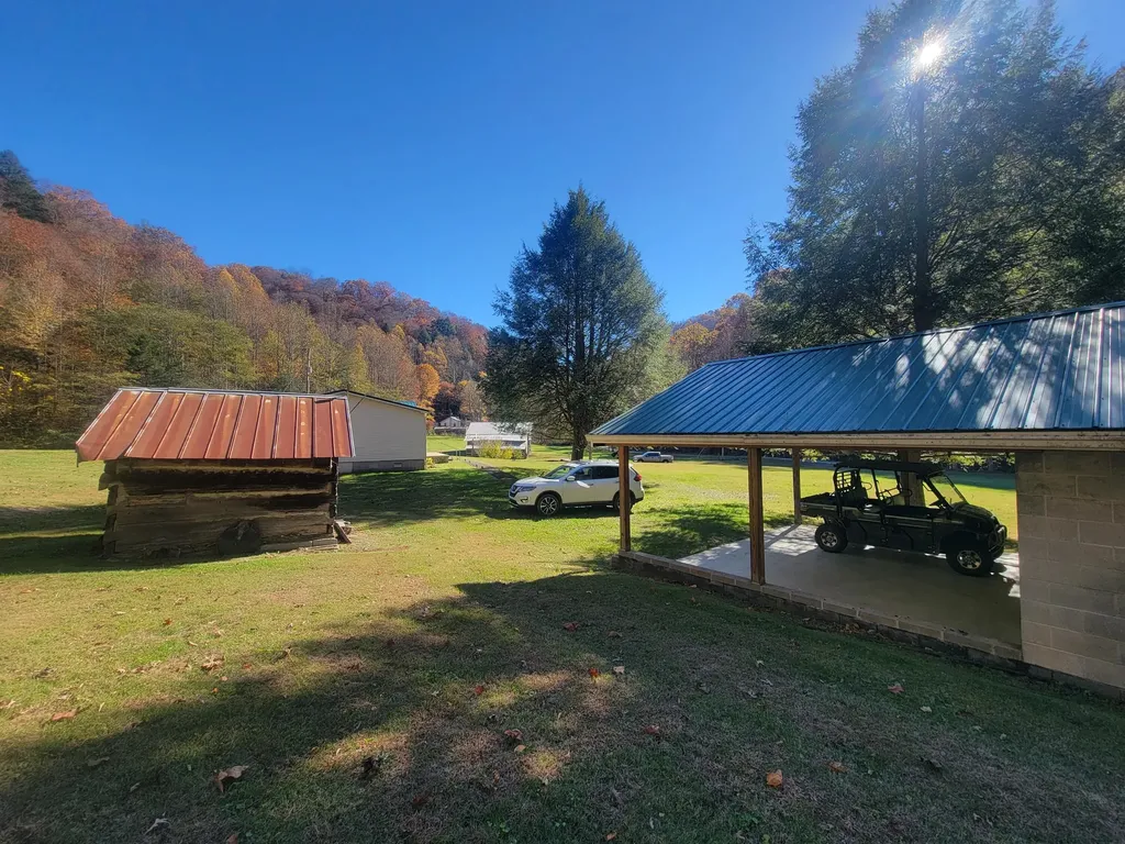 1775 Kingdom Come Creek Road Whitesburg KY 41858