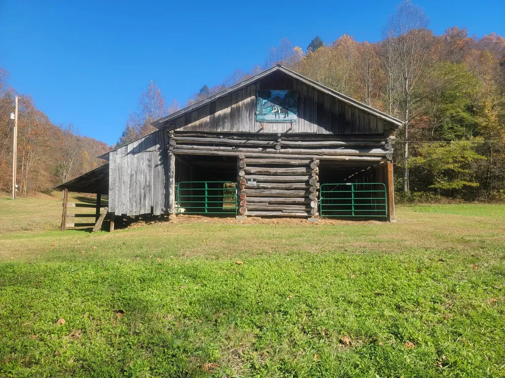 1775 Kingdom Come Creek Road Whitesburg KY 41858