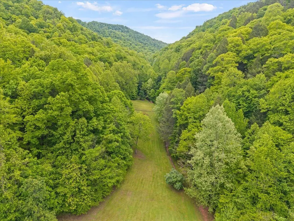 1775 Kingdom Come Creek Road Whitesburg KY 41858