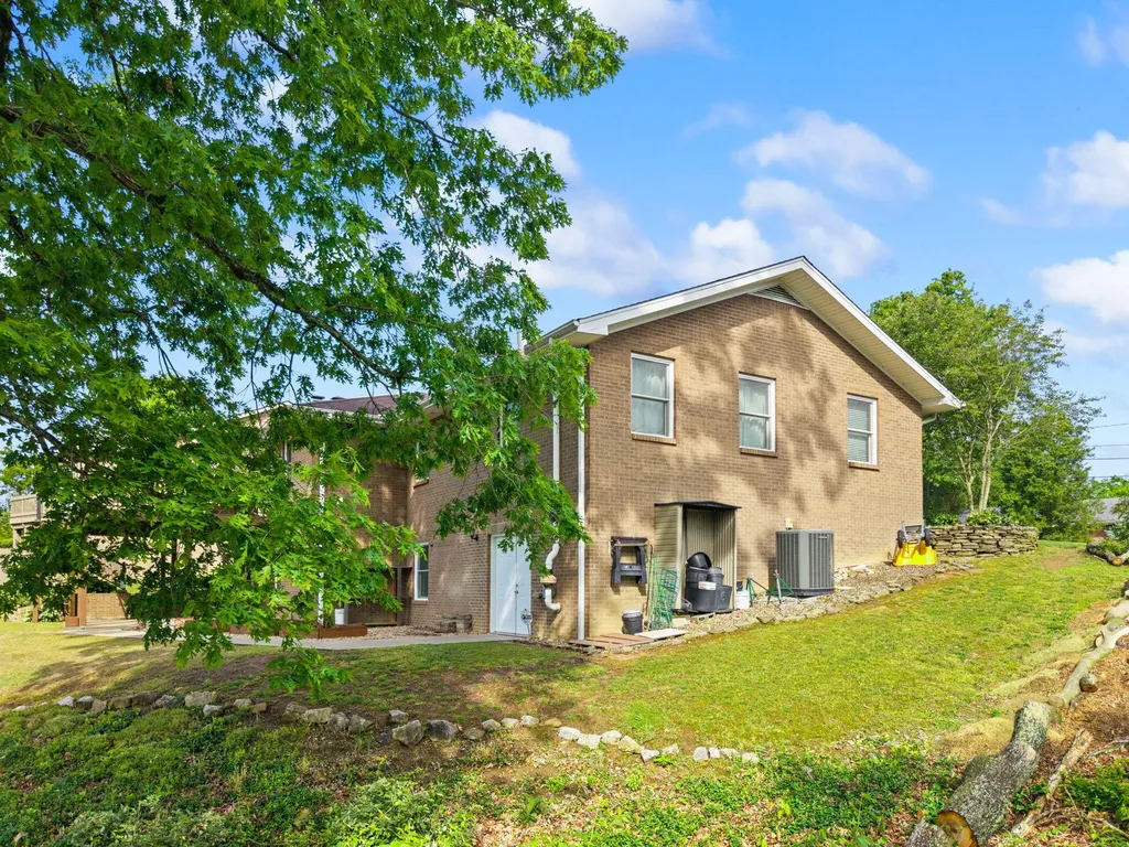119 Holly Hill Drive Berea KY 40403