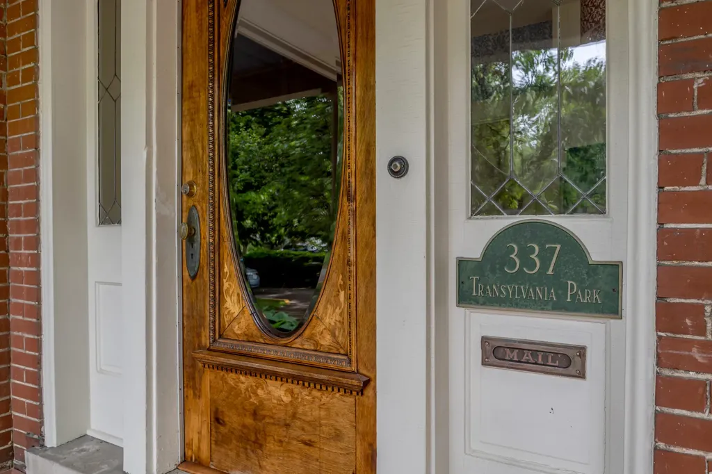 337 Transylvania Park Lexington KY 40508