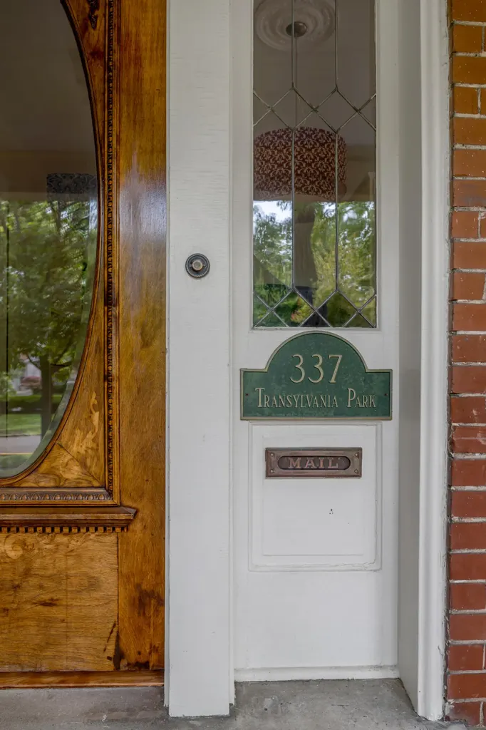 337 Transylvania Park Lexington KY 40508