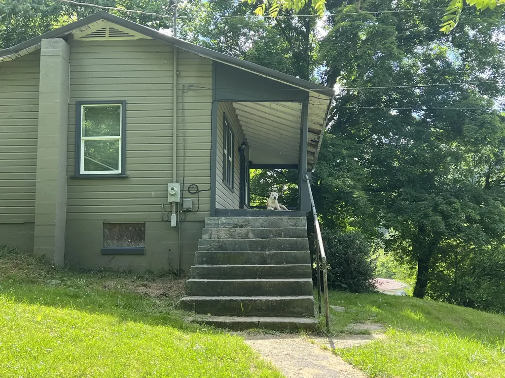96 Big Brush Creek Church Road Trosper KY 40995