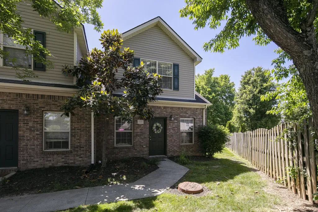 1123 Oatlands Park Lexington KY 40509