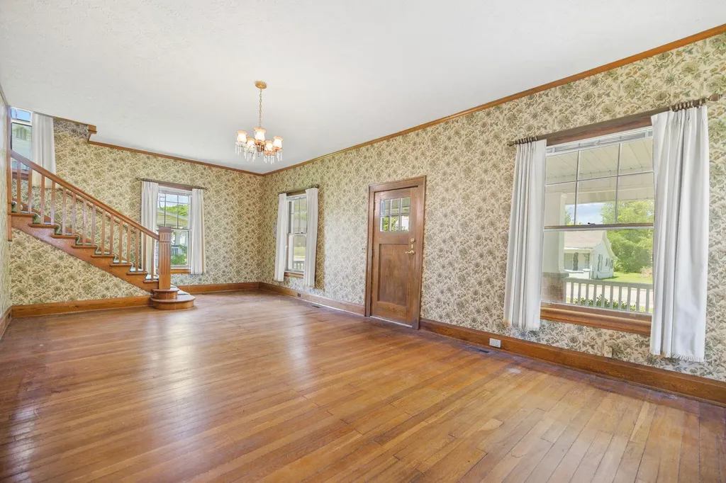 285 W Main Street Mt Vernon KY 40456