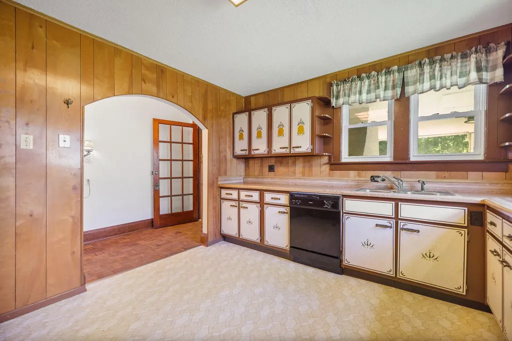 285 W Main Street Mt Vernon KY 40456