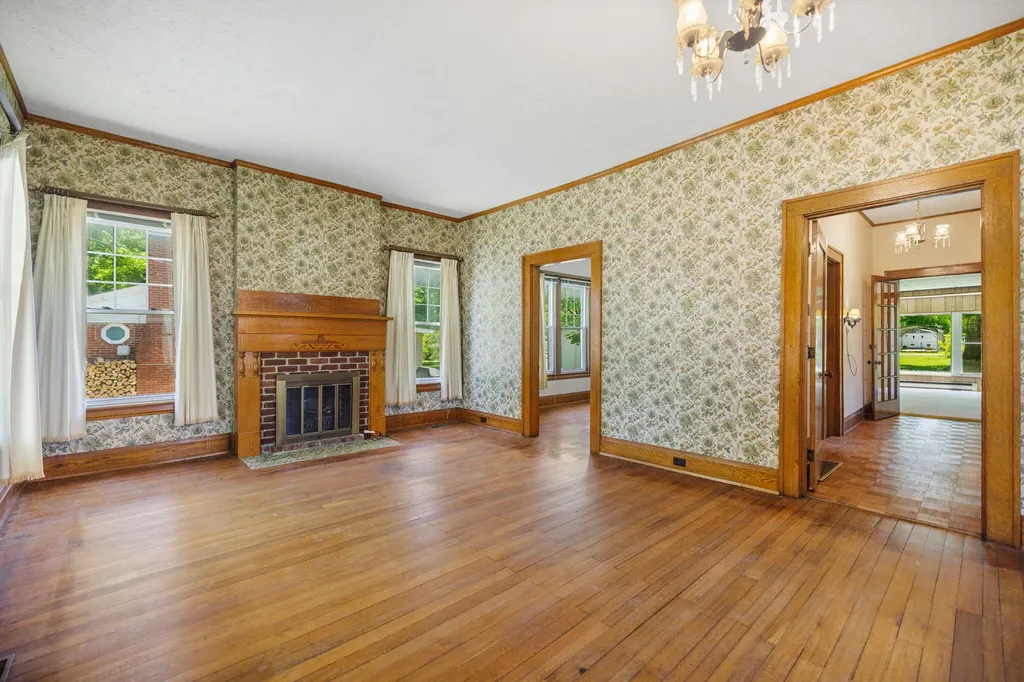 285 W Main Street Mt Vernon KY 40456