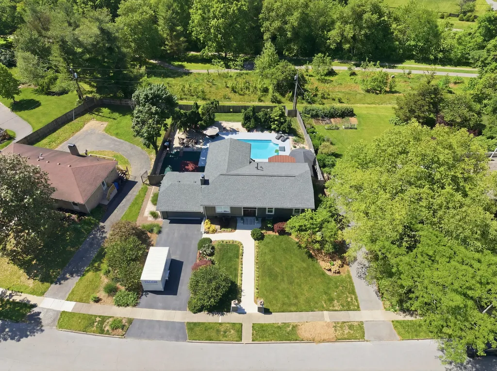 2938 Montavesta Road Lexington KY 40502