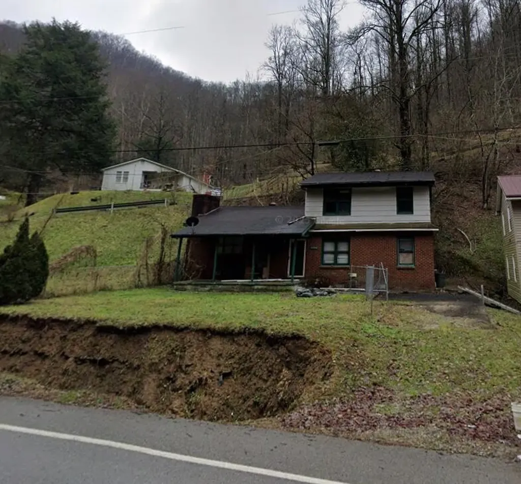 19905 Grapevine Road Phyllis KY 41544