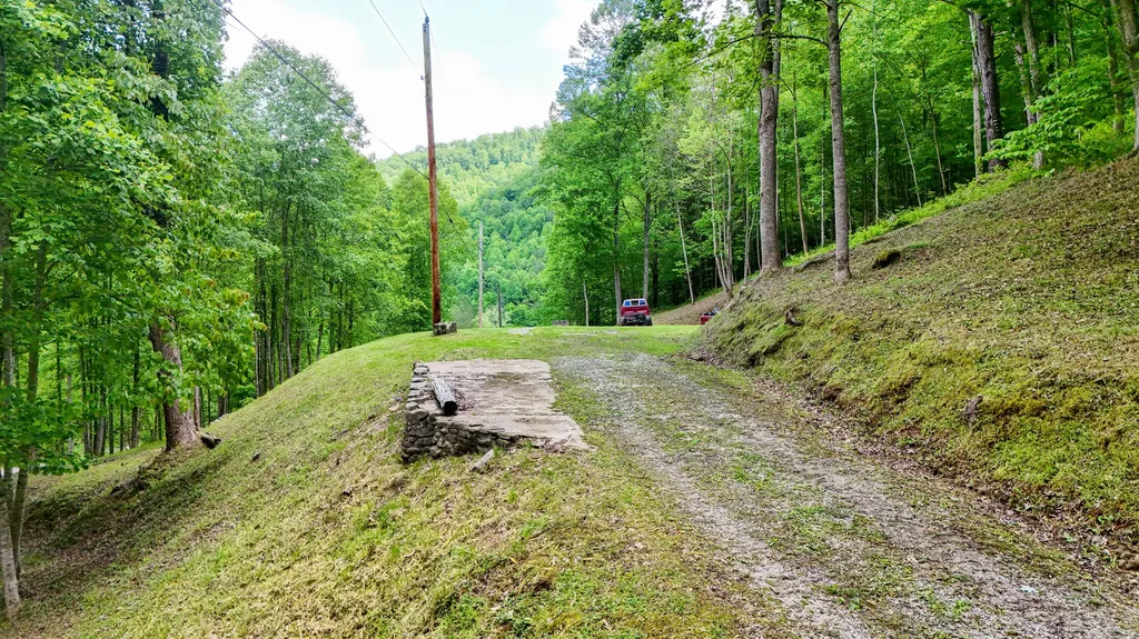 237 Sams Branch Road Warbranch KY 40874