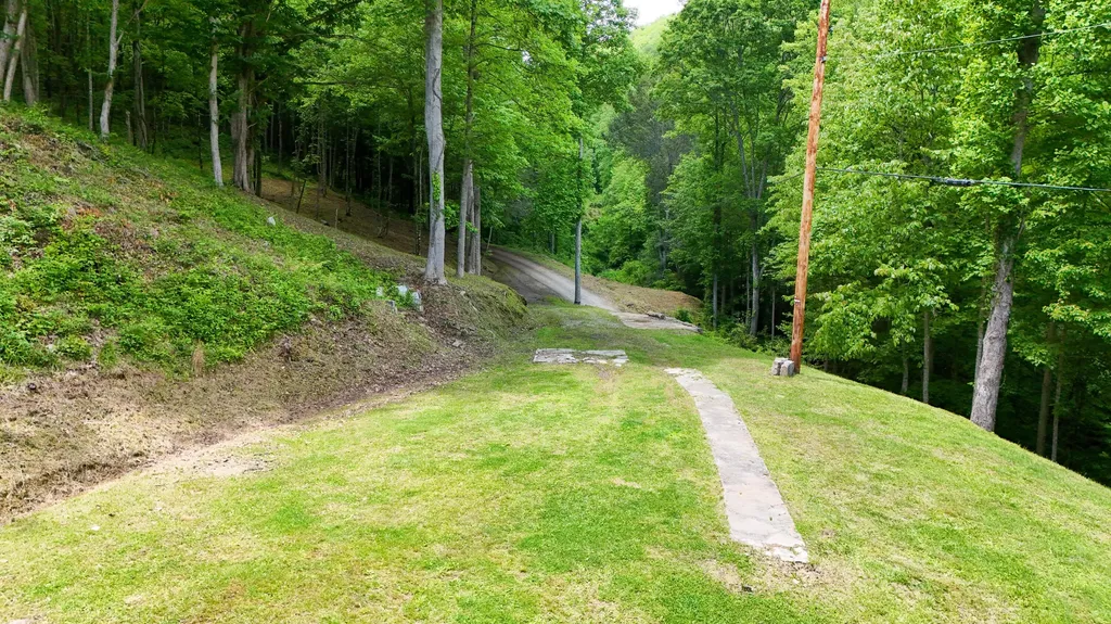 237 Sams Branch Road Warbranch KY 40874