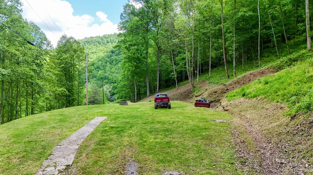 237 Sams Branch Road Warbranch KY 40874