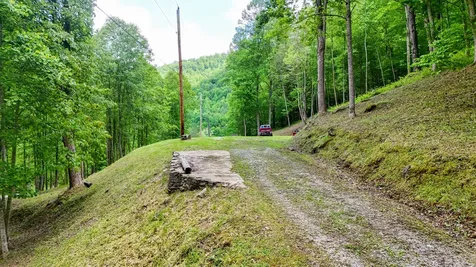 237 Sams Branch Road Warbranch KY 40874