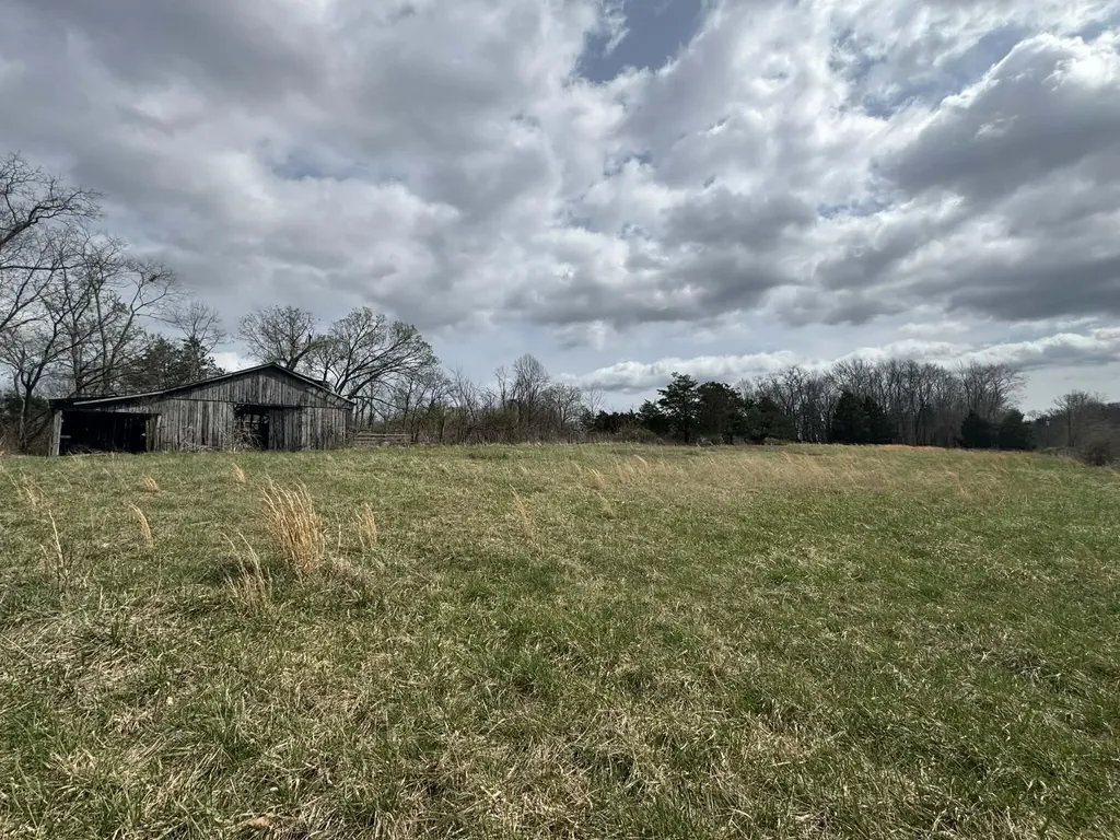 1702 Ky-619 Russell Springs KY 42642