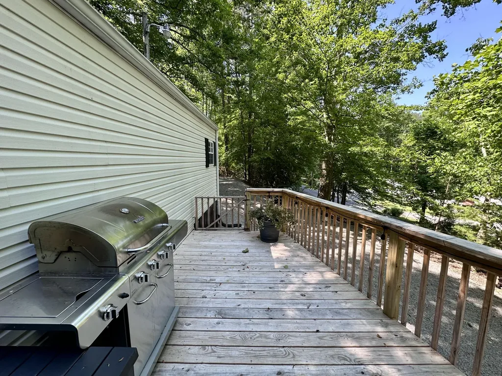 432 N Lake Drive Burnside KY 42519