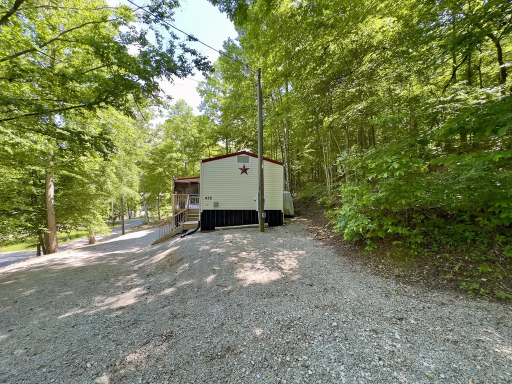 432 N Lake Drive Burnside KY 42519